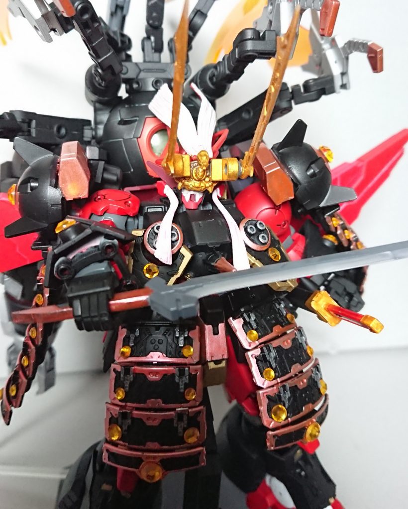 背中から野太刀を引き抜き構えた姿でエンディング。本当は抜刀姿をさせたいのですが可動が足らず。今後改良の余地ありありです。