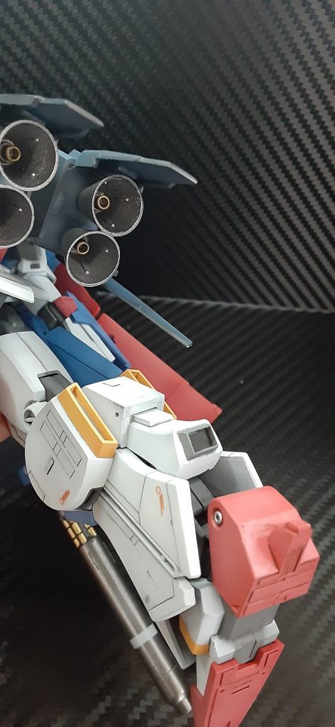 脹ら脛スラスターはジャンクパーツとプラ板で新造しました。