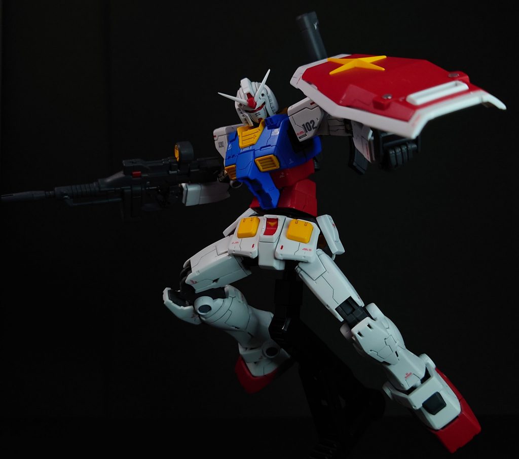 動きをつけての１枚。最近のガンプラは稼働がすごいですね。私が小さい頃のものと比べると、凄まじい進化を感じます。