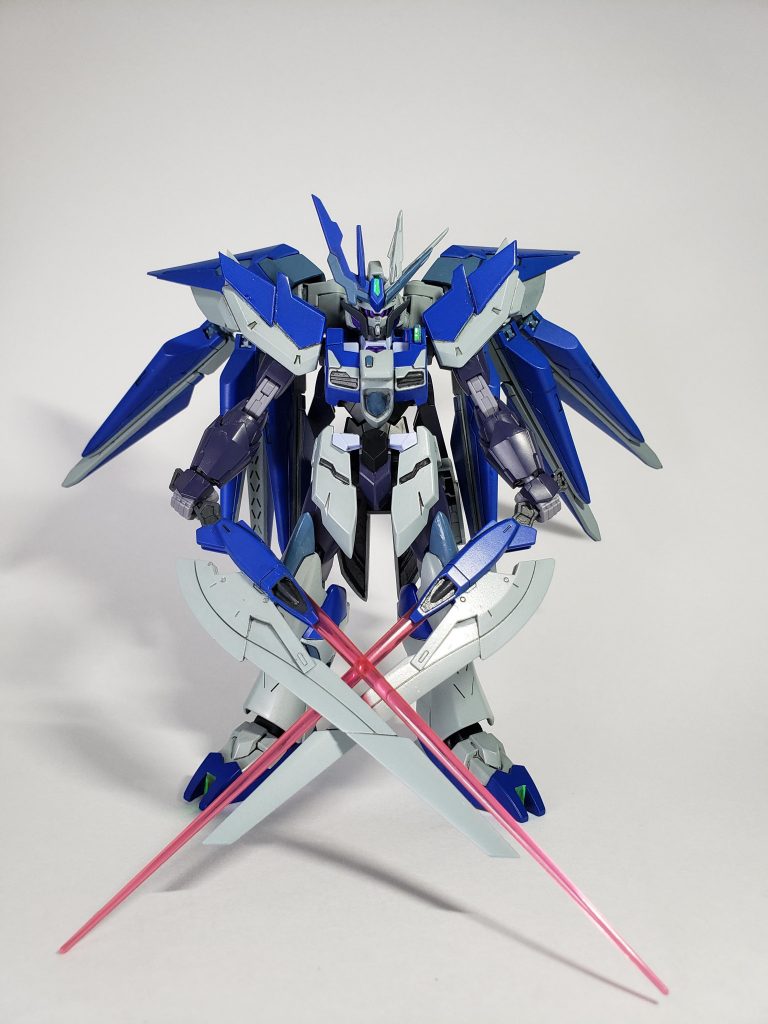 テールブレイドはビームサーベルを付けられる仕様です。マーズフォーウェポンだと、1本だけ使用可能でしたがHGエクシアのビームサーベルの柄を移植して両方付けられるようにしています。