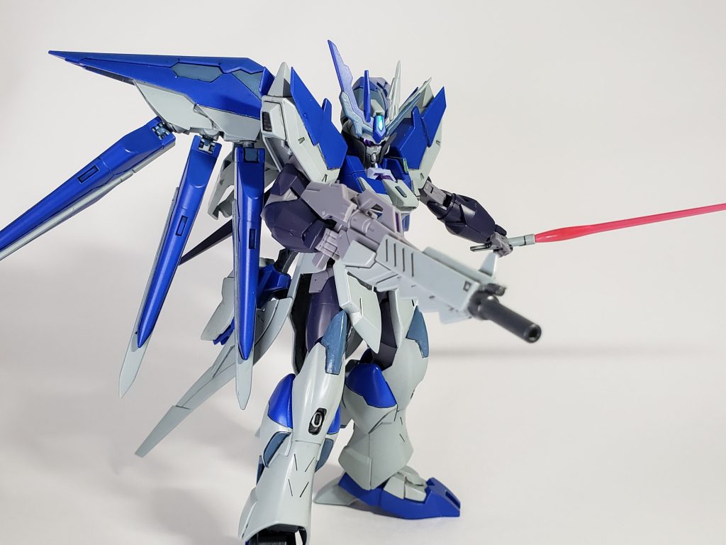 基本的な武装はフェイクνガンダムと共通。ライフルは、アルスアースリィ時の後部ユニット付きにする事で威力拡張しています。ビームサーベルは、フェイクνの物をそのまま2本使用可能。