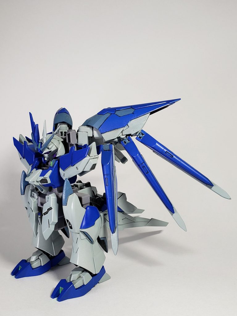 アーマー収納状態背面のファンネルラックの関係でライフルパーツが収納できなくなりました笑無理やり出来なくないのですが、これはこれで尾っぽのある鳥みたいでお気に入りです。