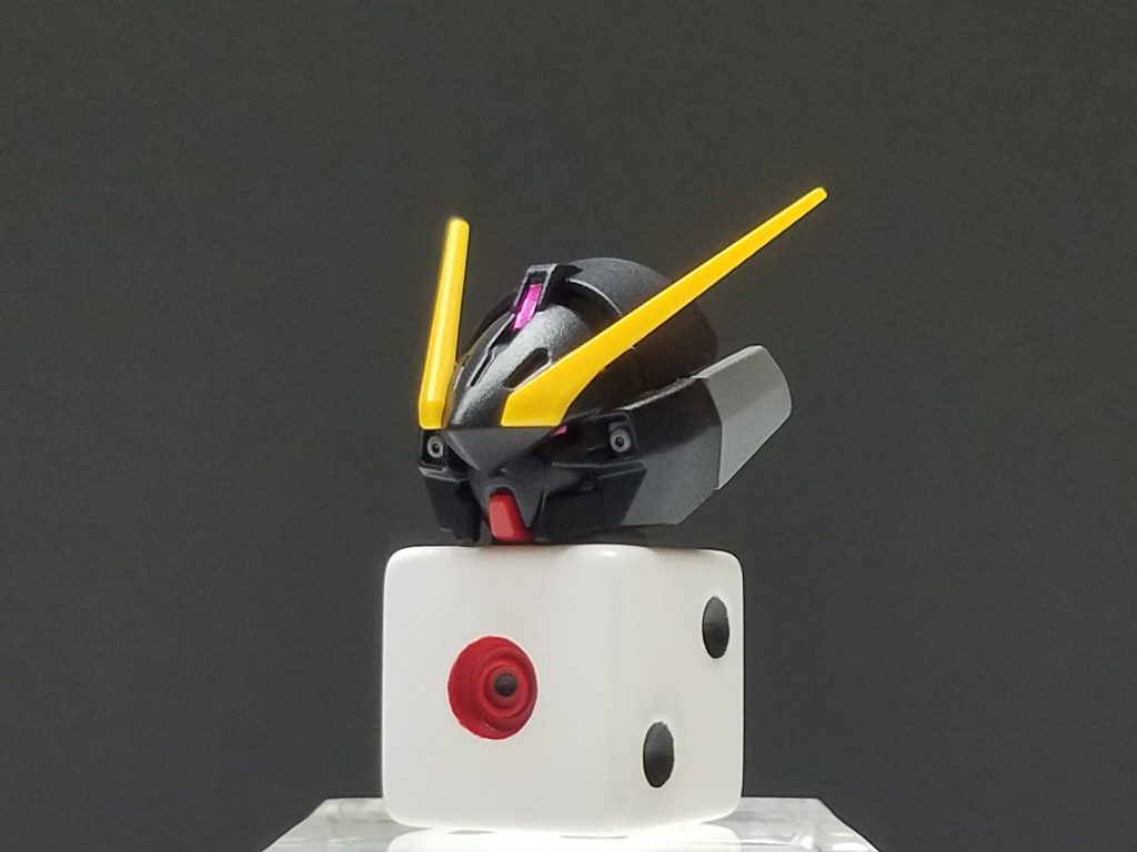 元ネタのサイコロガンダムはゲーム「Gジェネ」シリーズなどに登場するオリジナルユニット。それを頭の中のドラムフレームが「TR-6で作っちゃえ」と囁いたのです。