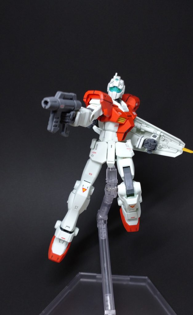 実は腕のパーツが割れてしまってエナメル塗装は気をつけないとパーツを壊してしまうのがよく分かりました…