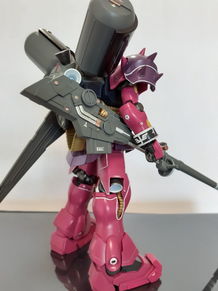 肩と足の白いラインの筆塗りは超ムズい。