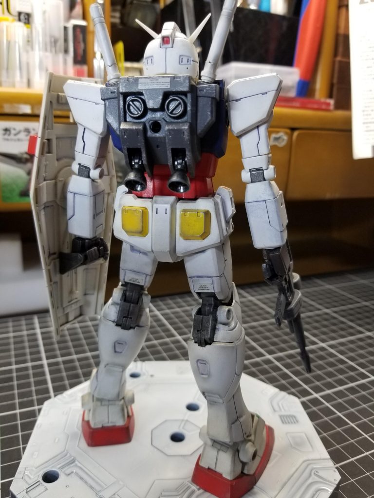 最初のMGではありますが、太もも、スネ、腕の一部、頭と合わせ目がばっちりあったのも記憶してます。棒ヤスリでガシガシ擦ったなぁ(笑)