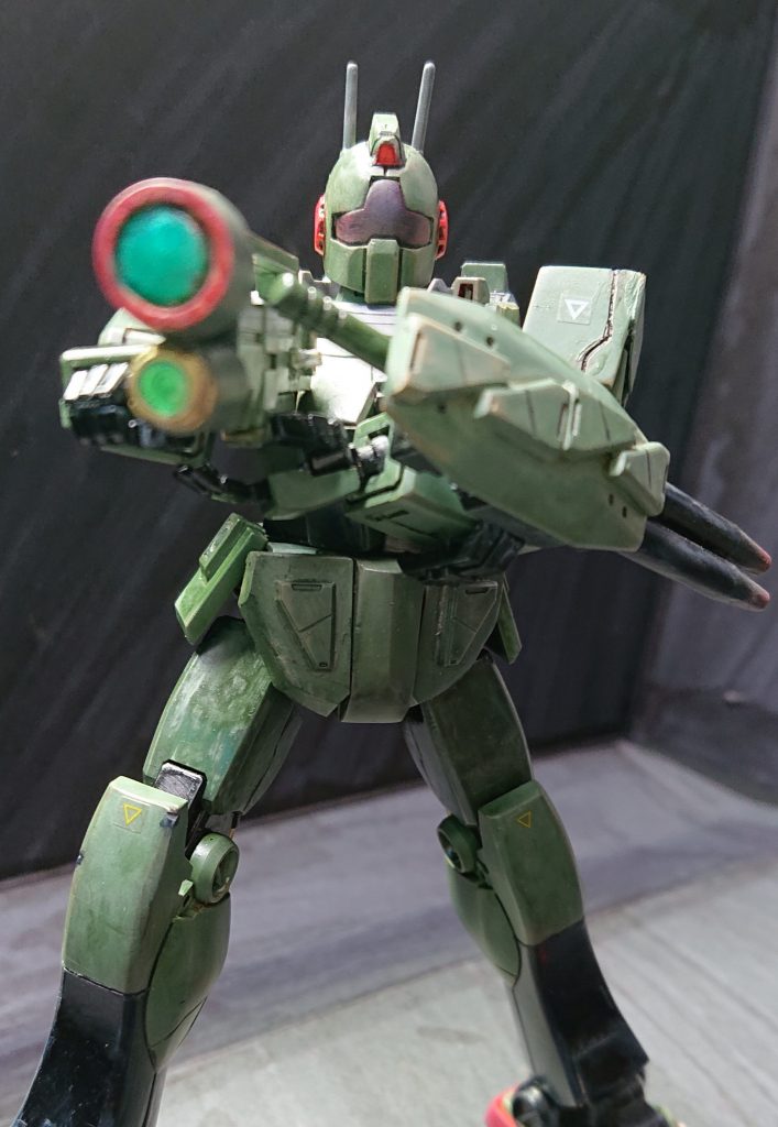 カメラガンの様なもので索敵するジムⅡ強攻偵察型。