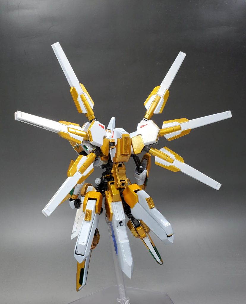 背部。バックパックはフィンファング以外はスクラッチ。腰部のパーツはフルスクラッチ。背部腰部共にパワードアームズのジョイントで接続しているので着脱が可能です。