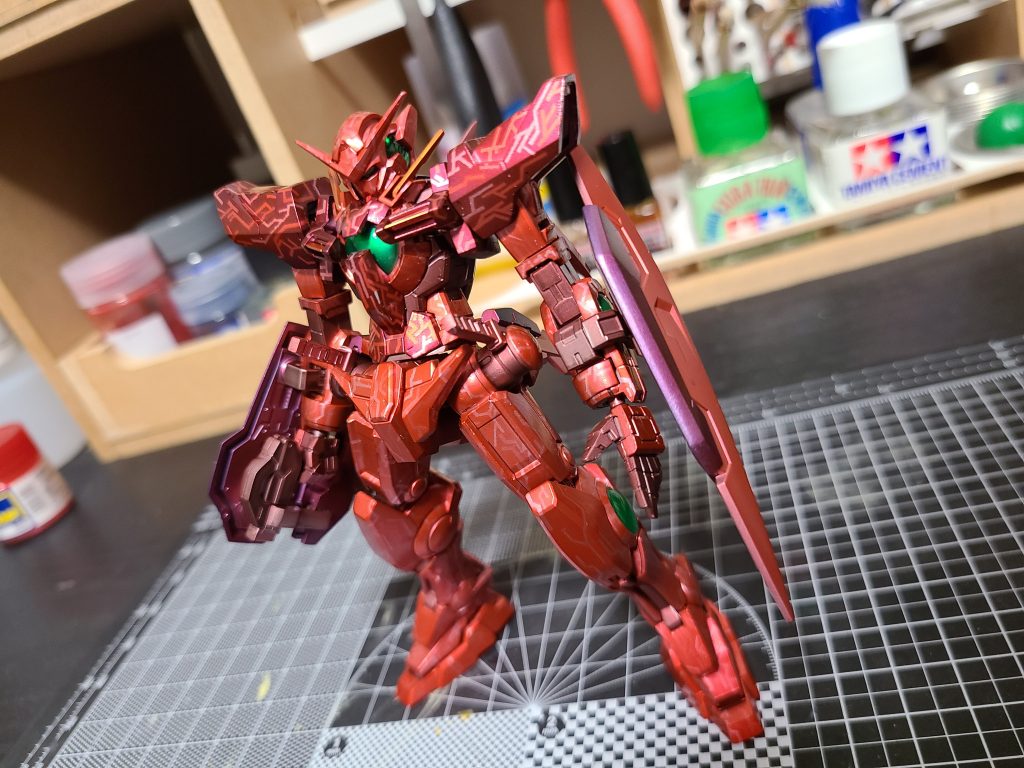 重ね塗りのため、トランザムにしては赤色が強すぎる形になりましたが、自分が表現したかったものはしっかりと表現できました。ソウルペイントはとてもおもしろい塗装技法のため、今後も挑戦したいと思います。