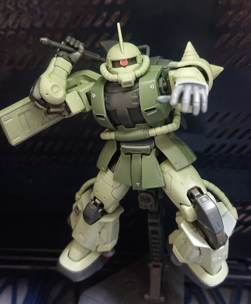 ヒートホークを振りかぶりながら