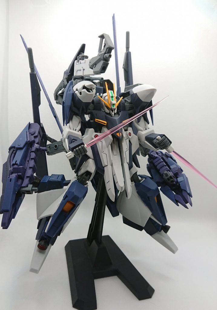 ライフルの持ち手はビームサーベルなので、直ぐに近接戦に移行出来ます。