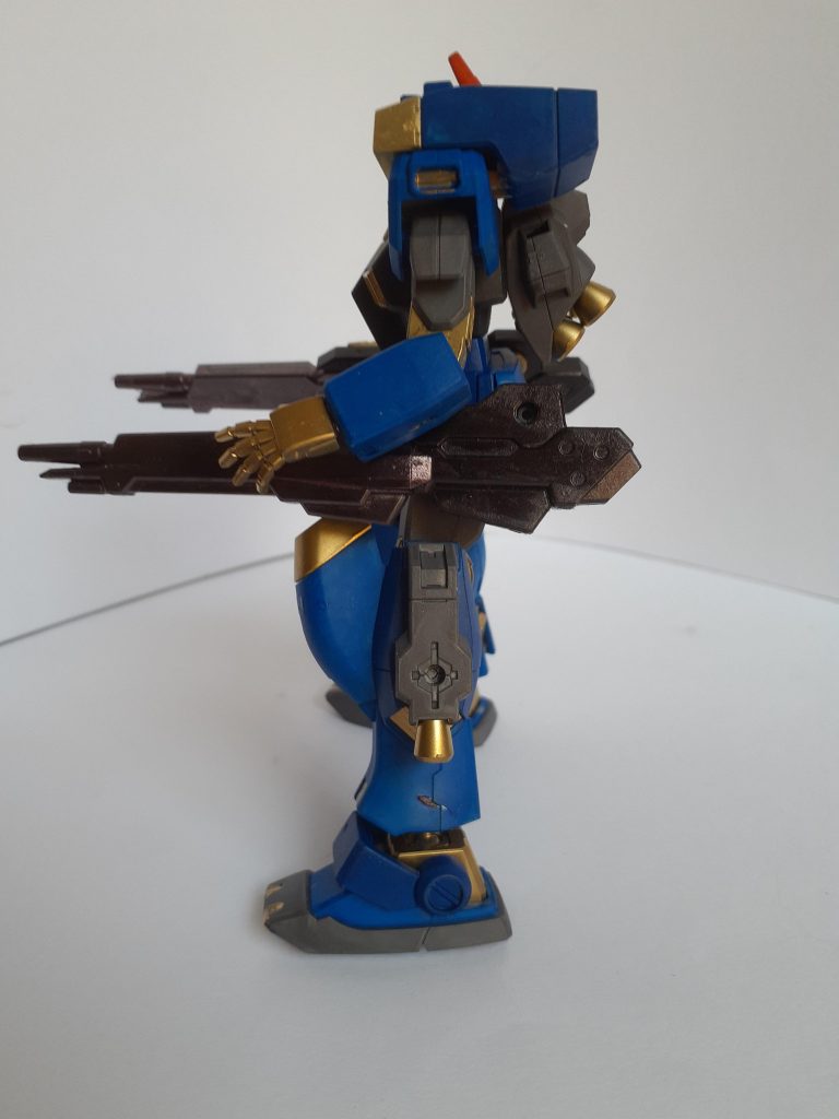 腰の装備は対艦装備のビームキャノンとしてパワードジムガーディアンのを使用。足の装備は30MMを使用。