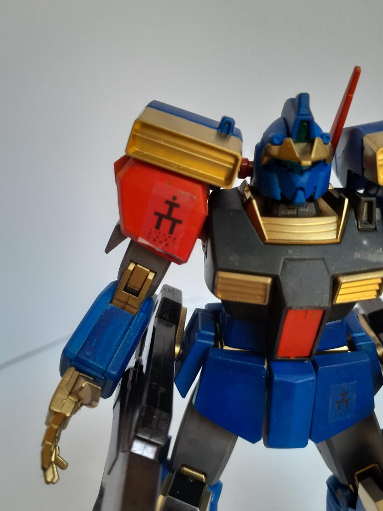 デカールはヘイズル改を使用。塗装はガンダムマーカーエアブラシで、全塗装。