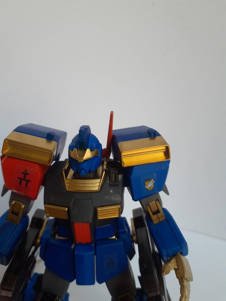 頭部はジムクゥエルのデータを使い、ビームマスターのを仕様。