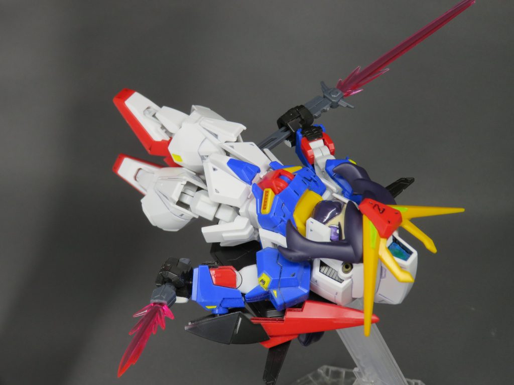 思った以上に頭部が動きません可動域が干渉してるんですね、残念