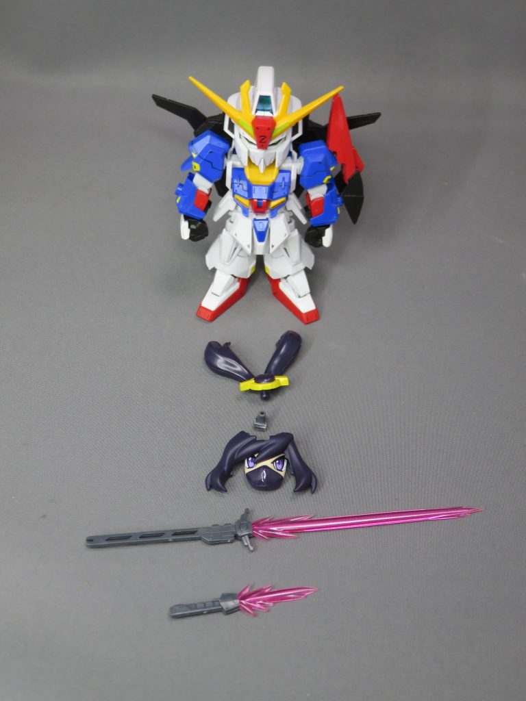 SD Zガンダムの改造ではありますが、実はきゃらっがいアヤメからの流用パーツは取り外し可能な加工をしています付け替えで元のZガンダムに戻せるという訳ですね