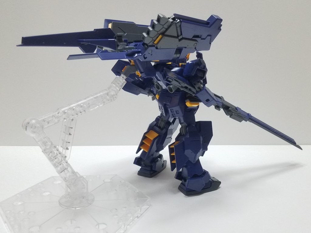 フルドドが重すぎて仰け反っちゃうのでスタンドは必須（自立できないことはないけど）。