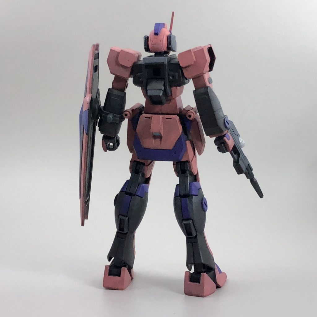 その後は筆塗りにて。下地、塗装、ウォッシング、仕上げを終えて……