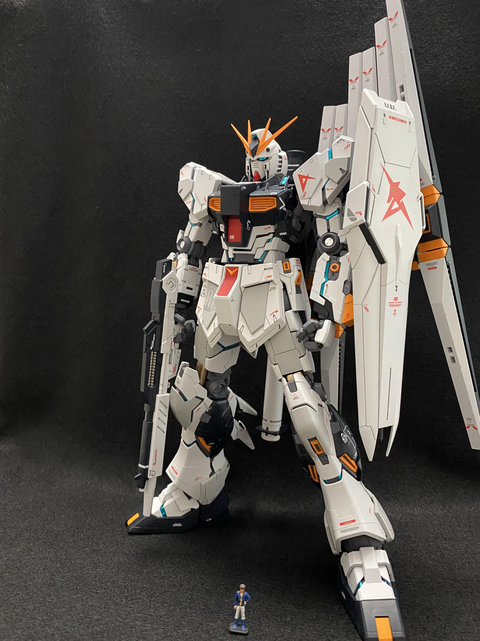 MG RX-93 νガンダム Ver.Ka（サイコフレーム発動イメージカラー ...