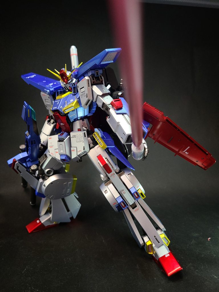 メンテナンス性についても、換装システムを利用して機体構造をユニット化することで換装・改修を容易にする措置がとられていたが、機体内部には複雑な構造を有する部位が多数存在するため、高度な技術と設備が要求される。また、高いジェネレーター出力や火器を持つ反面エネルギー消費が激しく、長期戦には向かないとされた[25]。しかし、当時のMSはいずれの勢力の機体も同傾向にあり、また本機の場合は武装追加も可能であり、十分な性能とされた[35]。実戦投入された本機は、単独でのアクシズへの潜入・帰還や砂漠地帯での数日間に及ぶ移動といった整備補給のままならない状況での作戦行動を遂行しており、十全な性能を発揮している。