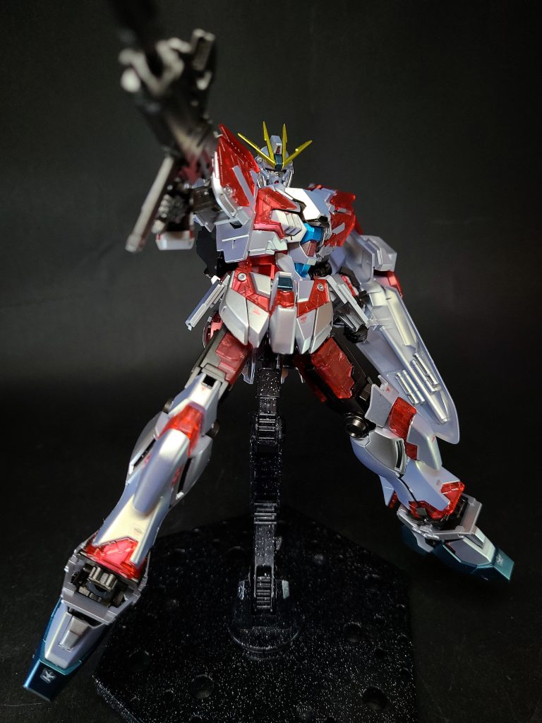 劇中では、ゾルタンが搭乗するIIネオ・ジオングとの最終決戦に使用され、ゾルタンに捕獲されていたフェネクスの救出を試みる。フェネクスとの共闘中にはサイコフレームの発光色が一時的に青に変化するが、その後にフェネクスと分断された際には赤色に戻る。最終的には満身創痍でフェネクスの救出を試み、撃墜されて機体は失われる