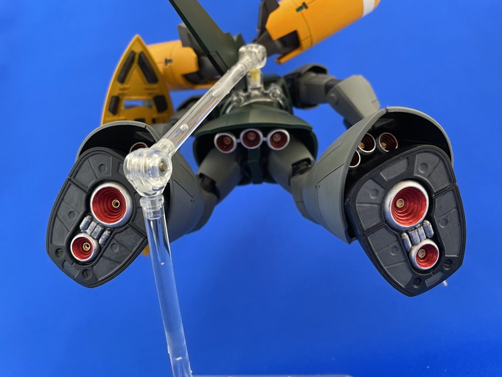 バーニア内はメタルレッドとゴールドで塗り分け。メタルレッドはガンダムマーカーですが、最近のガンダムマーカーの性能は素晴らしいですね。