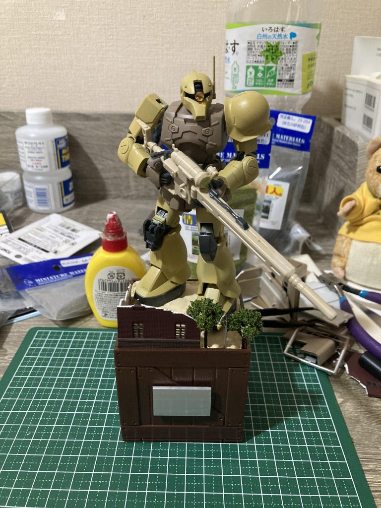 今回はヨーロッパの風景と戦場の絆をモデルとしてミニジオラマ制作に挑戦してみましたこの作品のタイトルがまだ決まっていないのでよろしければコメントください！個人的には漢字2文字が理想です。