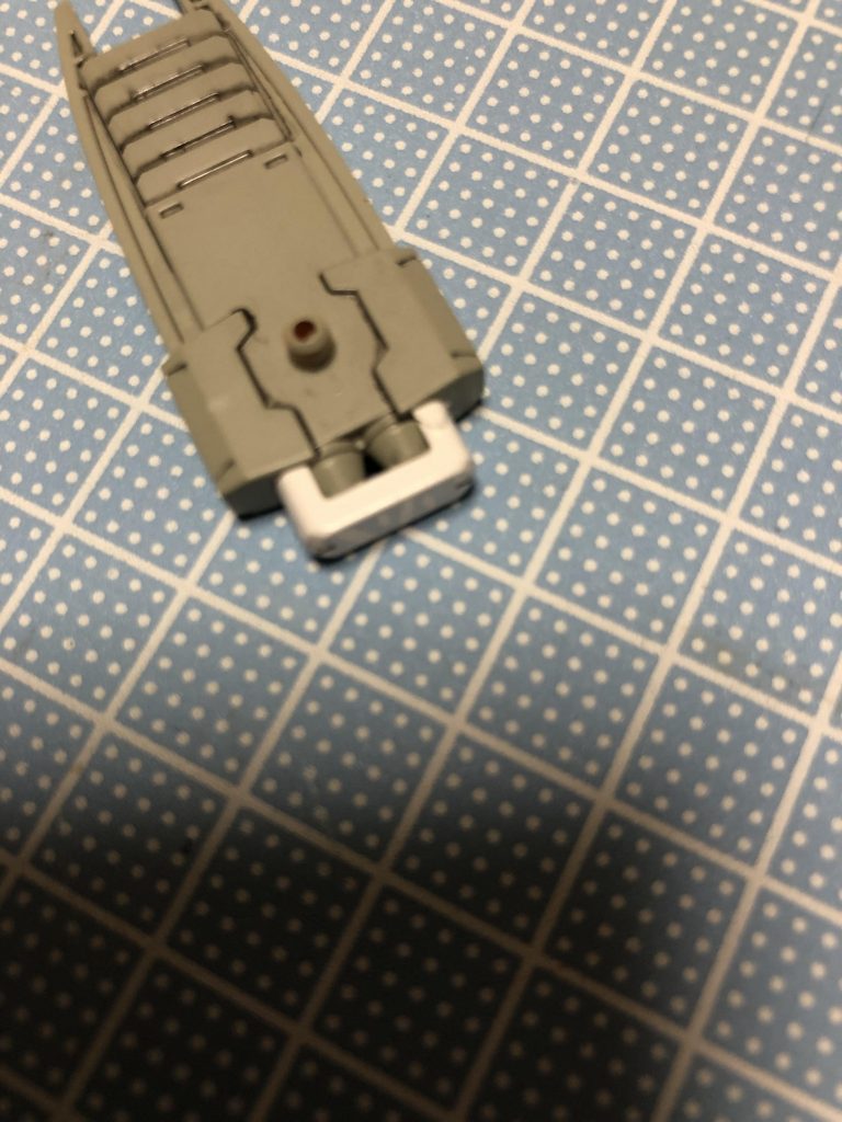 ミサイルランチャーのカバー部分も割れてしまいました。