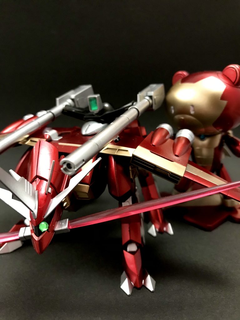 ラゴゥの目も裏面にラピーテープを貼り、グリーンのHアイズを接着。砲塔部のグリーンのセンサーは付属のシールの上にレジンを塗布し、よりセンサー感を出しています…が、このセンサーは合身の際には外すことになります。カラーリングはプチッガイと同様ですが、一部既存ホワイトの箇所はシルバーにしております。