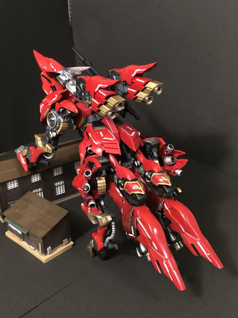 初めて水転写デカールをこんなに大量に貼りました。シナンジュのものを使ったわけではないので貼る位置は手探りですが、貼る場所考えるのはとても楽しい工程になりました。もっと早くハマればよかった。。。