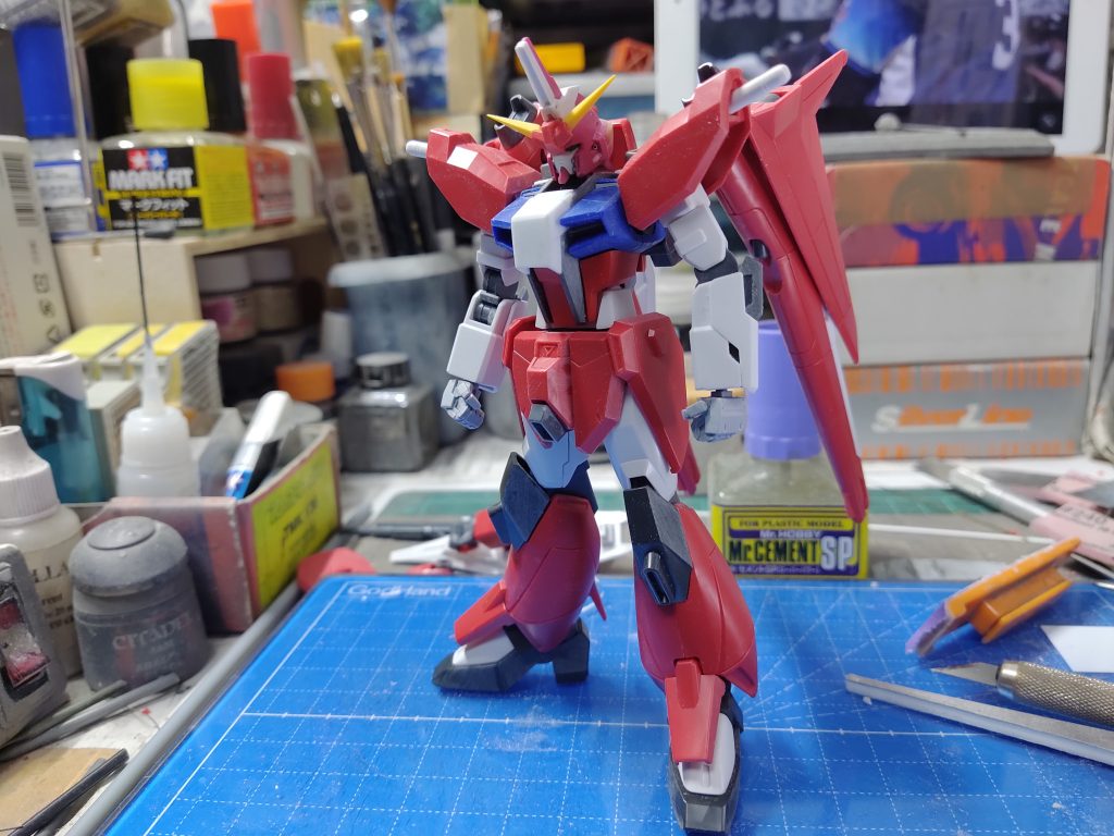 胴体、腕、太ももはHGCEストライクガンダムを使用