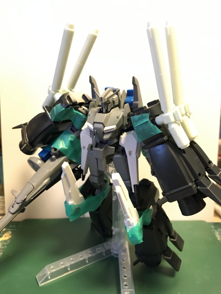 最初に改造のイメージを出す為にテープでペタペタしてみました〜最初にやったベースはHGUC ZプラスA1、HGUC Ex-sガンダム、旧キットZプラスC1、旧キットSガンダムBstでした