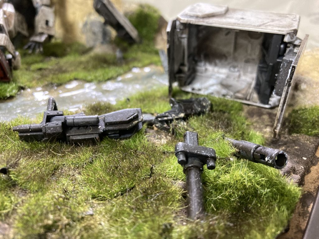 キャノンとコンテナです戦闘中の衝撃で、中身が飛び散ってしまってますね（他人事）