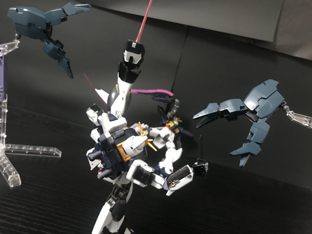 νsガンダム「偽物もどきが！」カテリアル「あれそれって本物なんじゃ」νsガンダム「え？」カテリアル「え？」