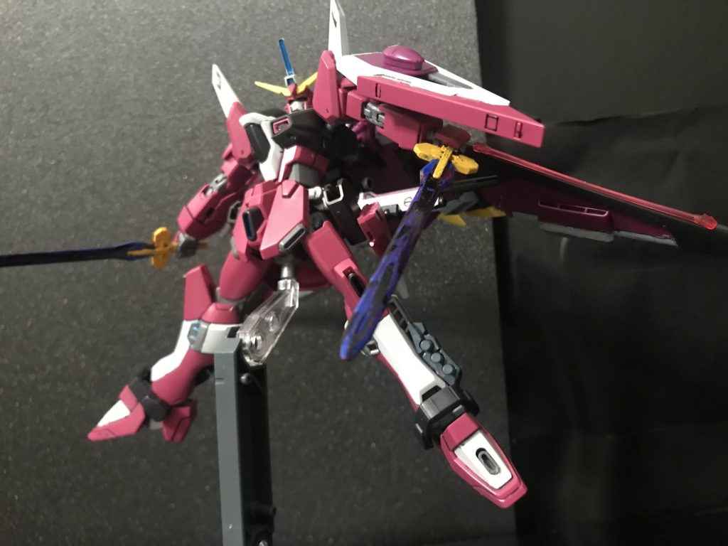 ヴァルケリアソートガイドウ•アオンの弟が唯一制作に関わった場所、ソードの塗装は、魔剣ダークマターをイメージしたらしい。