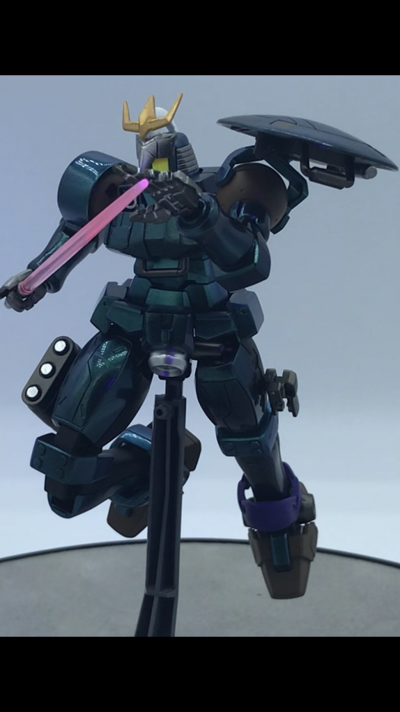 リーオーヴォラーレ専用ビームサーベル通常装備のビームサーベルより長さが短くなる分高出力化に成功。間合いに入られた際に使用する前提の為、どちらと言えば防御寄りの武装。