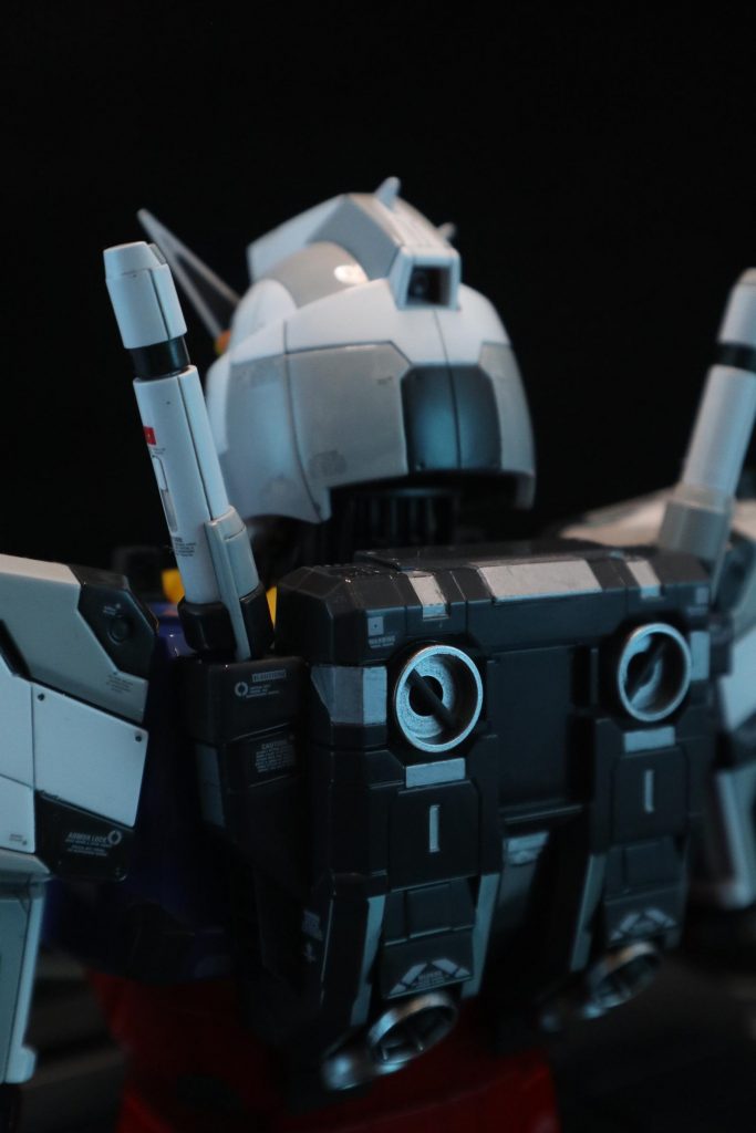 パーツ分け完璧なので塗装は楽ちんでした。ランドセルの一部クロームシルバーをエナメル筆塗りしましたがまぁうまくない。これくらいマスキングで塗り分けすればよかった。