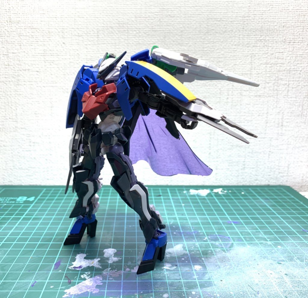 翼は断念してナイトっぽく仕上げようと思いそれっぽいパーツを取り付けや状態です。こちらはバランスよくできて配色等も考えており1つの完成形態となってました。