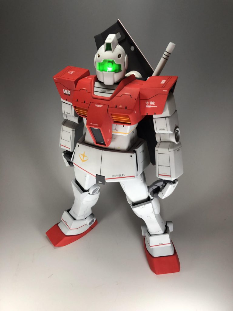 バイザーにはLEDを仕込んでいます。