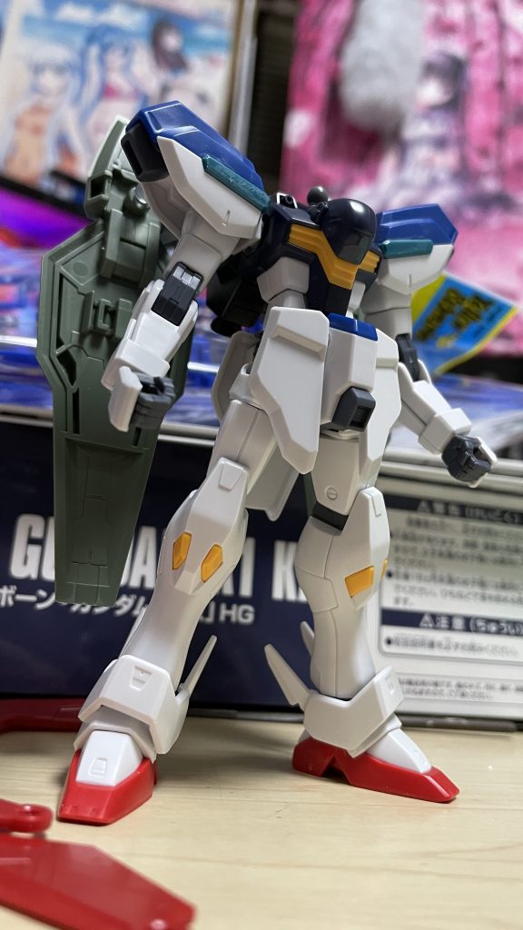 友人との15m級MS作成会で選んだ機体で、船長一択で作ろうと決めてはいたので、コンセプトは決まったのですが、羽織っている上着をどう表現したものか、迷っていました。