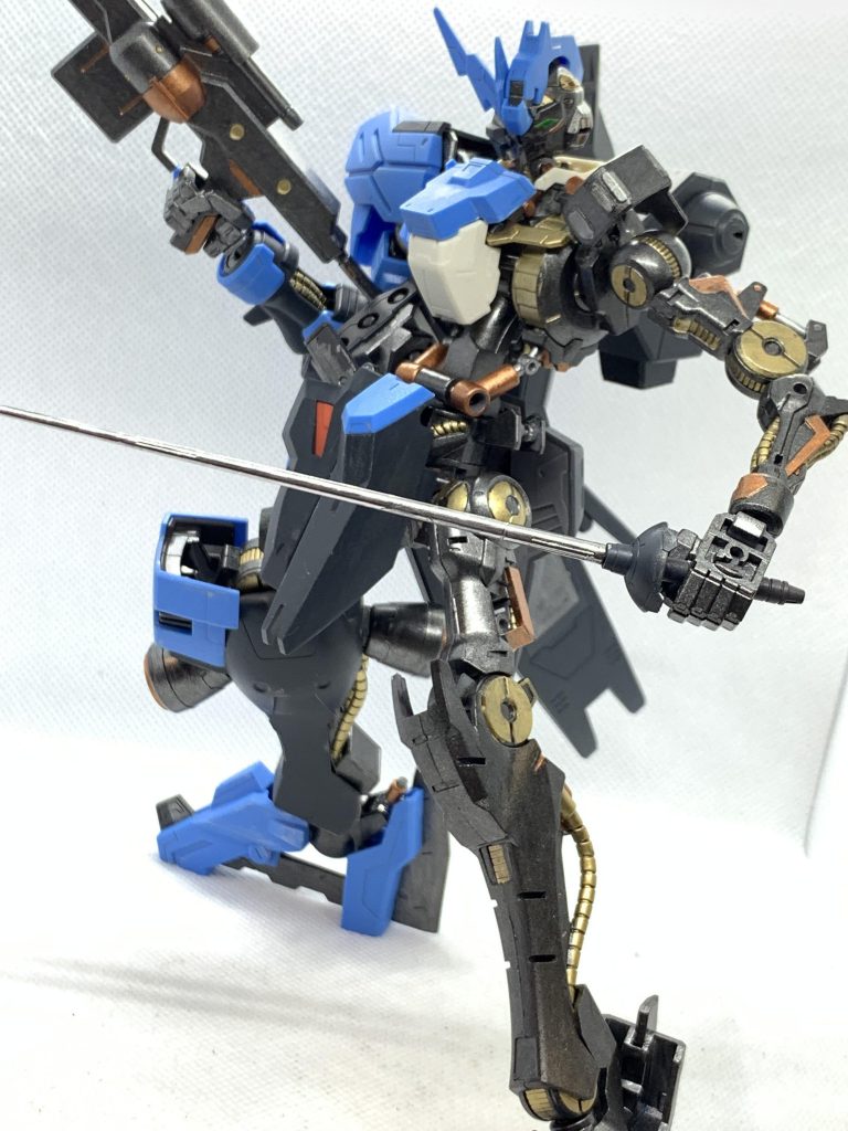 まあ、こういうキットはポージング取るよりも素立ちしてた方がかっこいいですね。