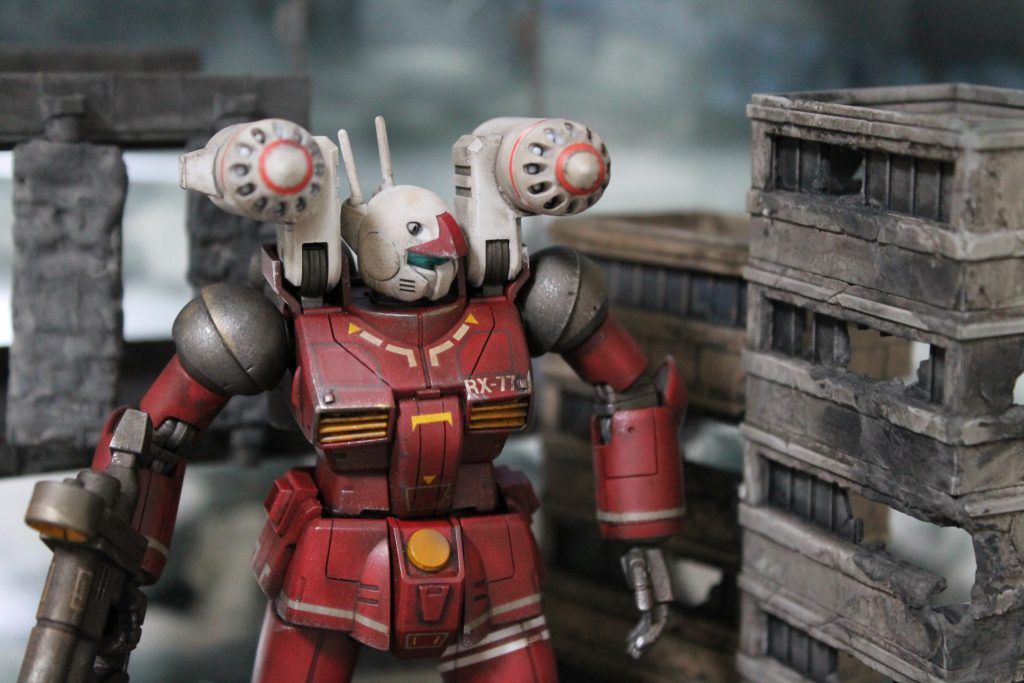 カイ『まだ残党がどこかにいるかもしれねぇなぁ～　ハッ！』隙間から見える残党らしき影。。。