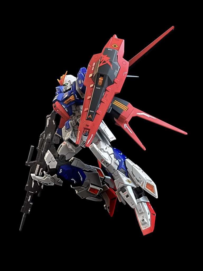 ミキシングメニュー頭: ゼータガンダム、エールストライク胴体: ムーンガンダム、ゼータガンダム、V2ガンダム肩/腕: ゼータガンダム下半身: ムーンガンダム、ゼータガンダムバックパック: エールストライク、ゼータガンダムライフル: フェニーチェ、ゼータガンダムシールド: ヘイズル改