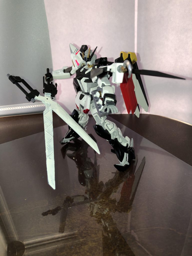 メイン武装にシザーブレード、サブウェポンにトリケロス改、ドッズライフル、スプレーガンを装備