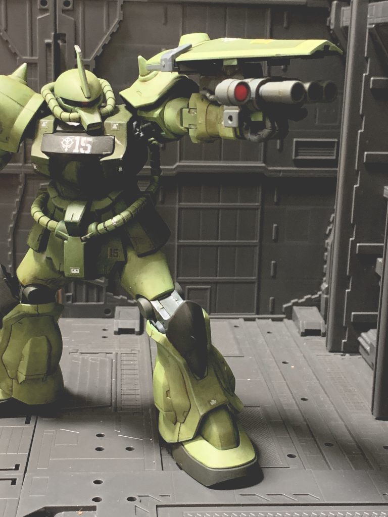 3連装腕部ガトリング。