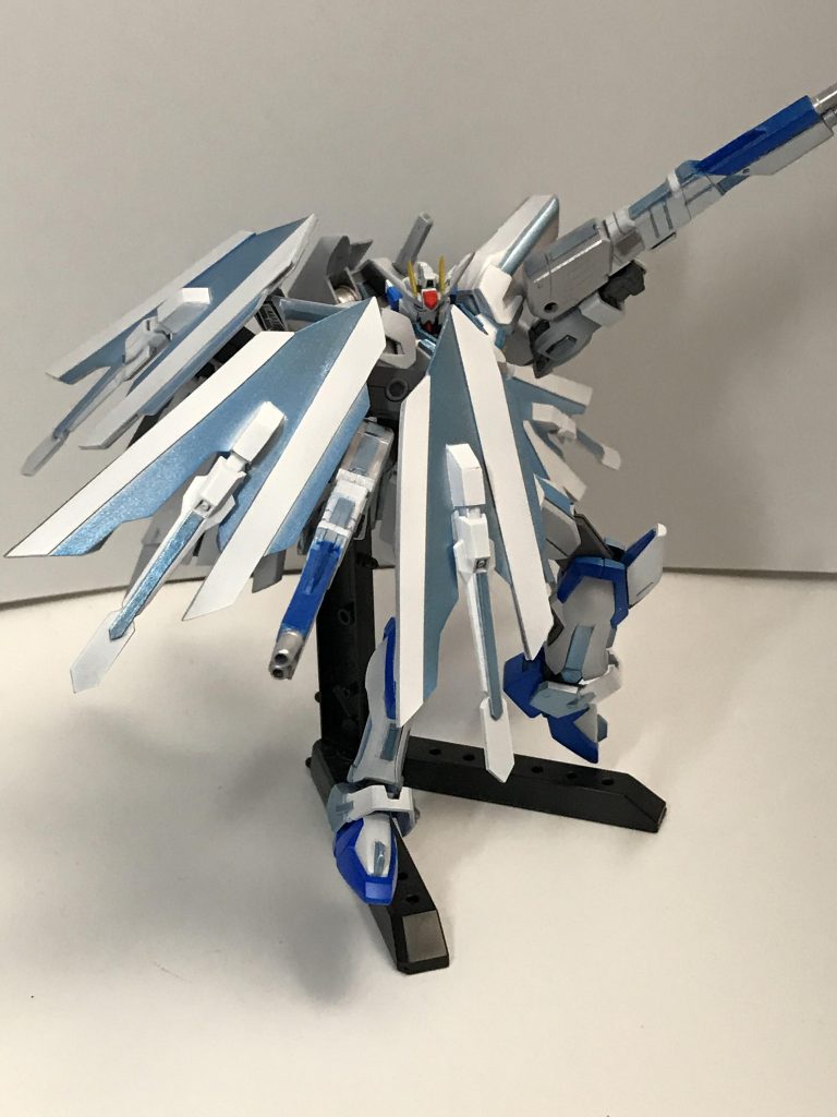 この副翼はセラフユニットといい全面に展開しての防御