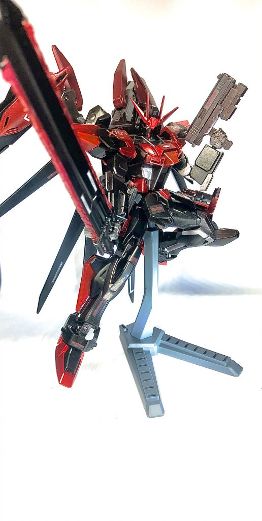 久々のオリジナルガンプラでした！初めてエアブラシを使って今までで一番塗装に時間をかけてやって見ましたがまだまだ難しいですね…機体は満足のいく仕上がりになったのでこれからもっと上手く出来る様になりたいです！