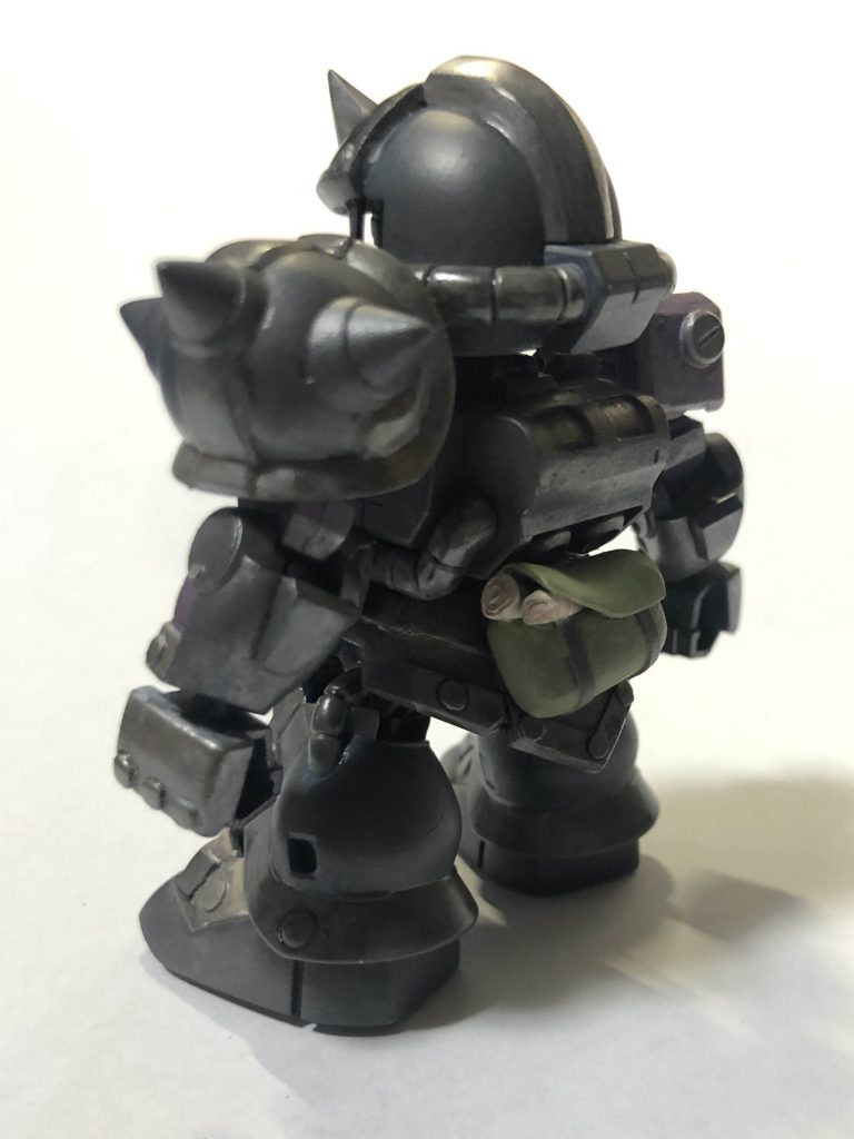 マント無し背面です。後ろには大型ポーチぽいものを作って付けてます。