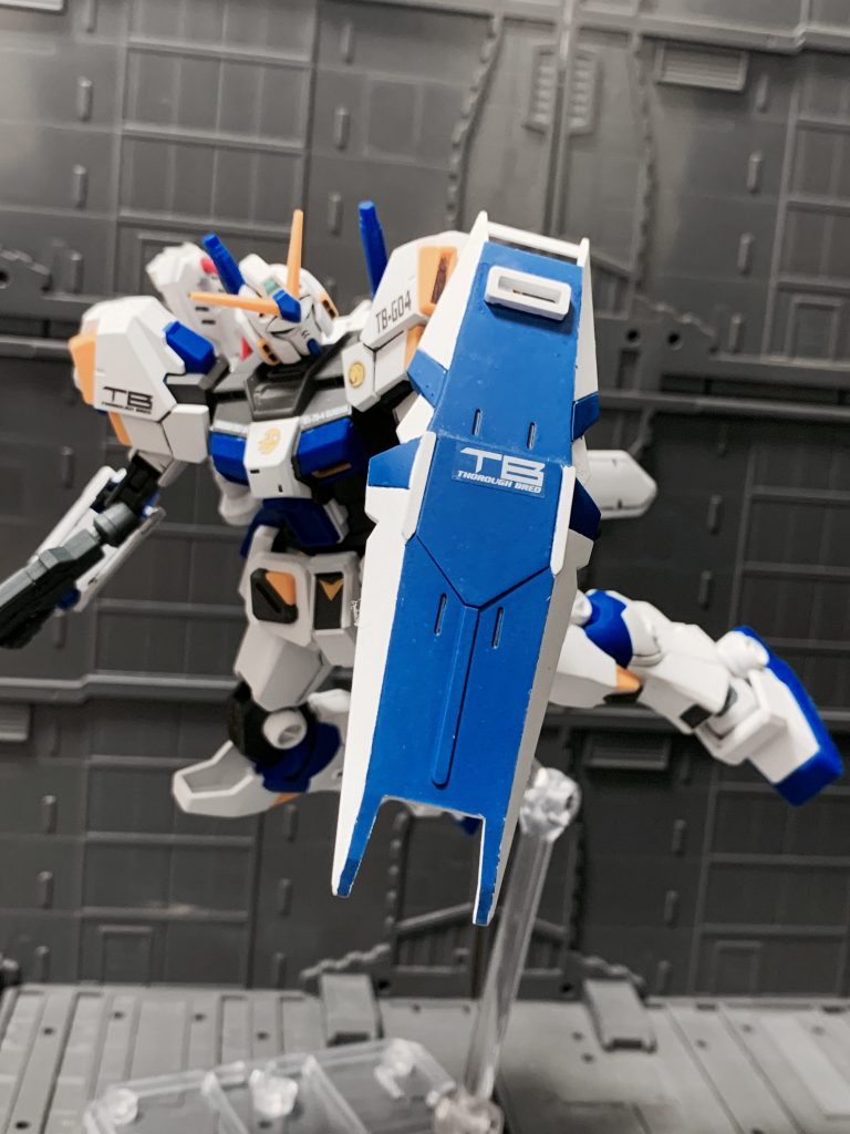 シールド。青の塗り分けに苦労しました。