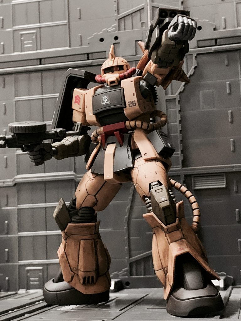 腕部3連装ミサイルポッド。 